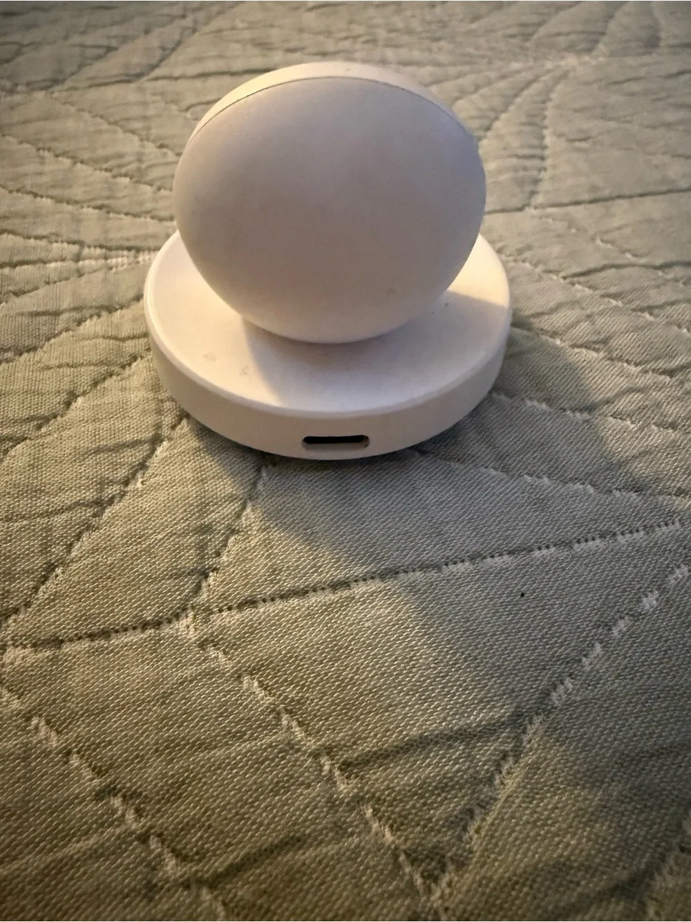 White Apple Watch Charger and 5 Apple Watch Bands Size 42/44